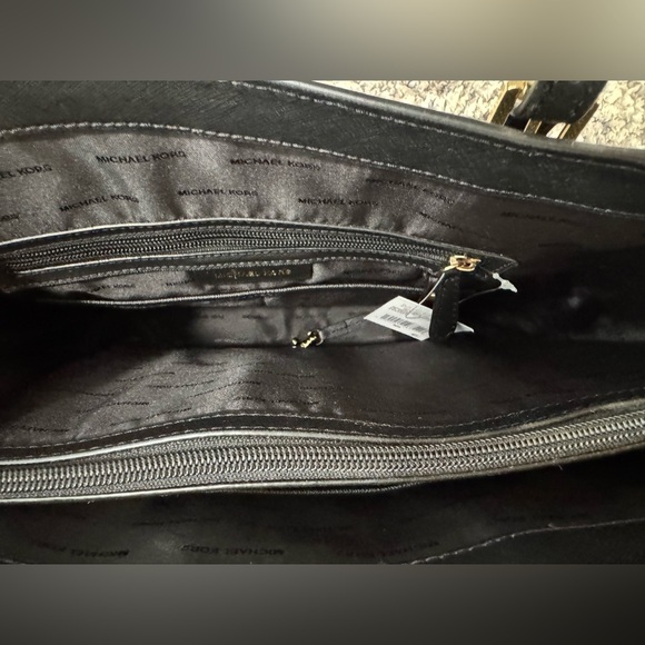 Michael Kors, Jet Set Travel Large Tote, Saffiano Leather in Black - Picture 6 of 10